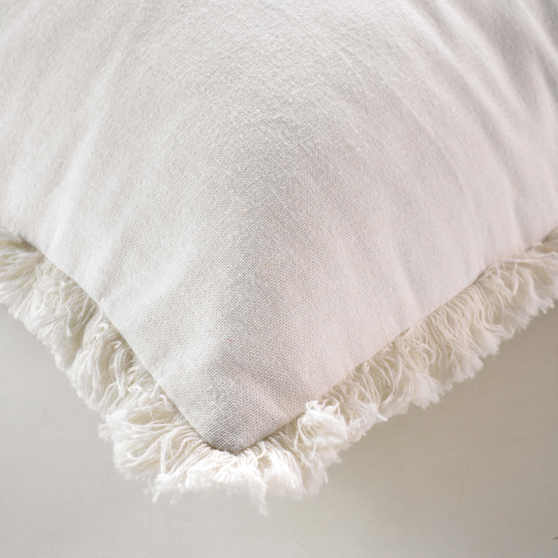 Coussin a franges 45 x 45 cm Evea blanc