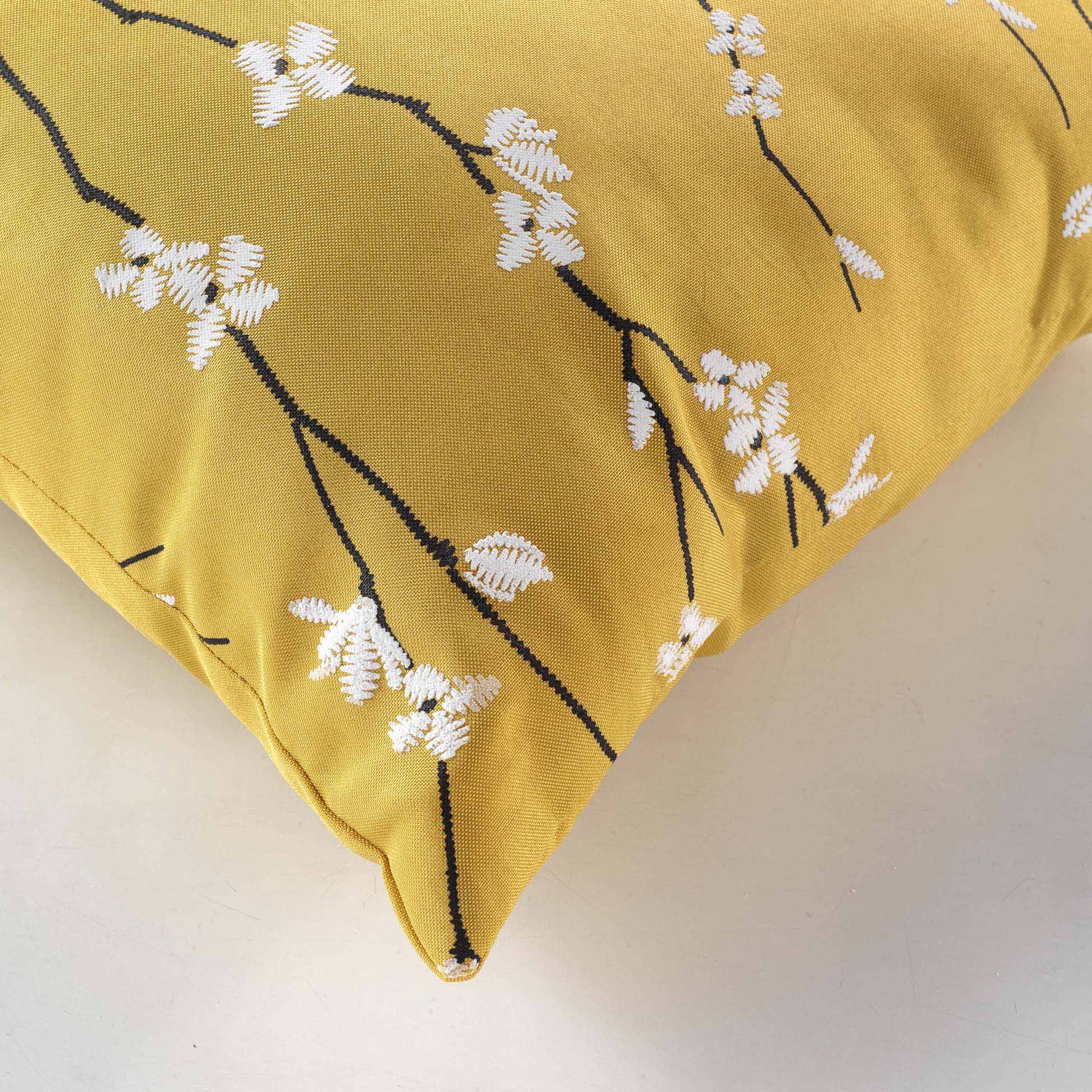 Coussin 45 x 45 cm Fleur de Sakura jaune