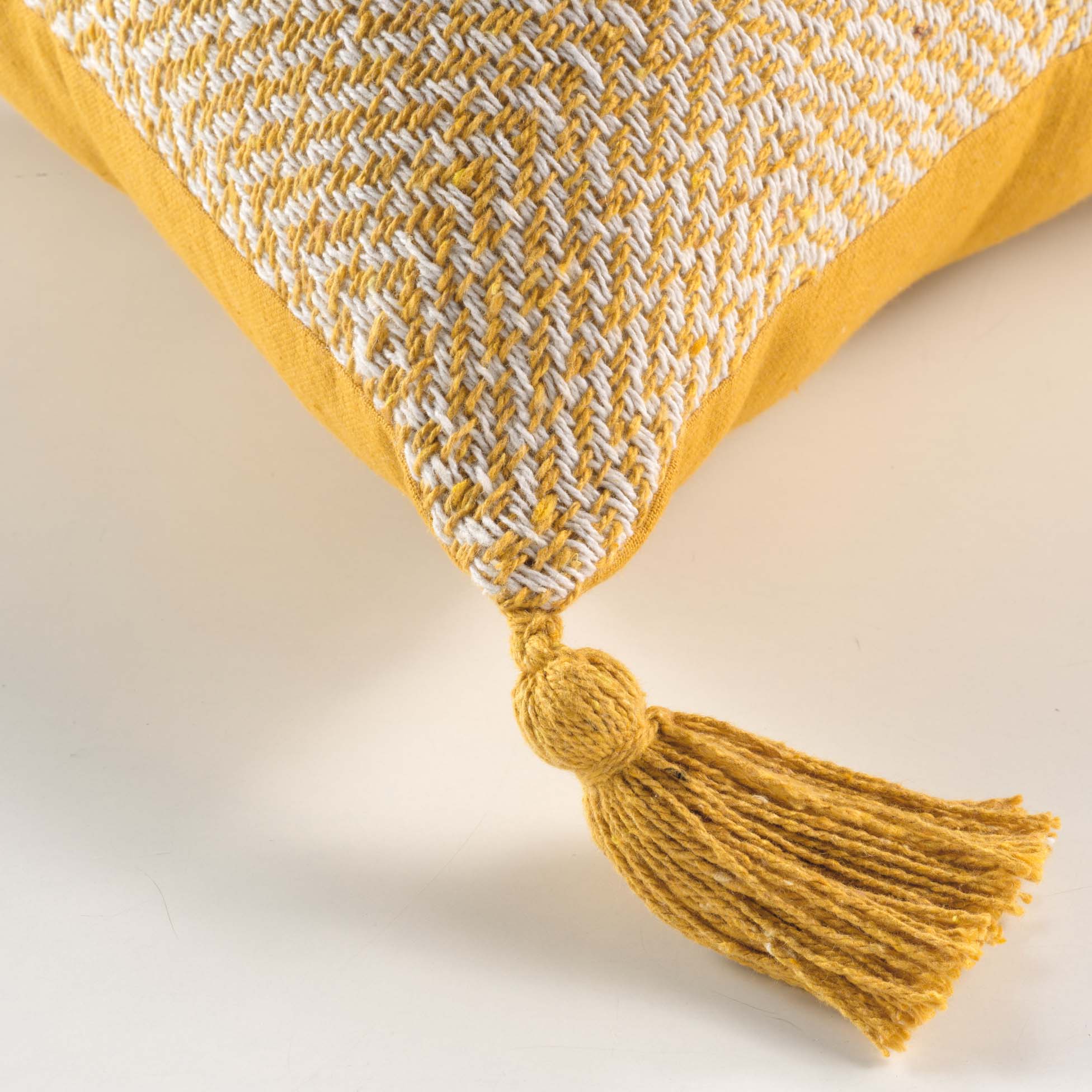 Coussin pompons coton tisse 40 x 40 cm Louissette jaune