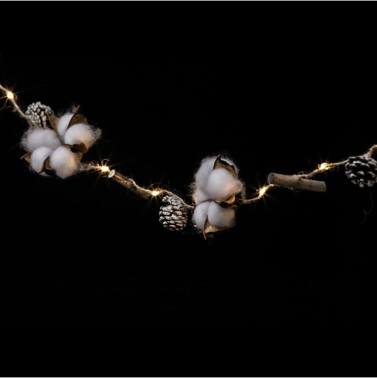 Guirlande lumineuse coton et pommes de pin 20 Led 190 cm