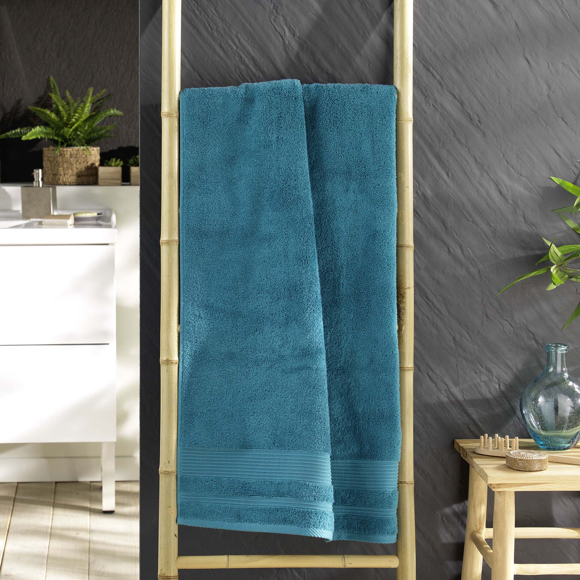 Serviette ou drap de douche 70 x 130 cm Tendresse bleu paon