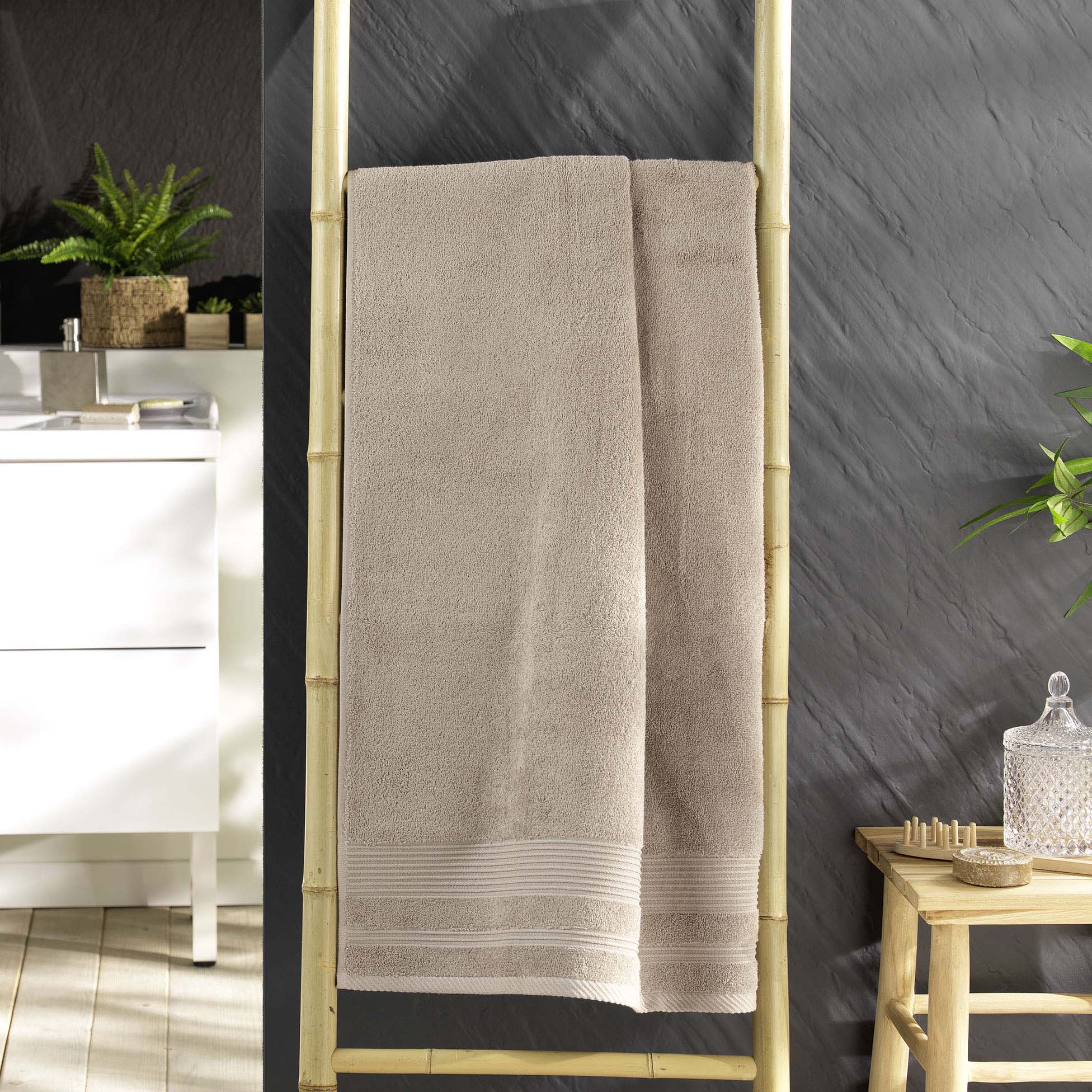 Serviette ou drap de douche 70 x 130 cm Tendresse taupe