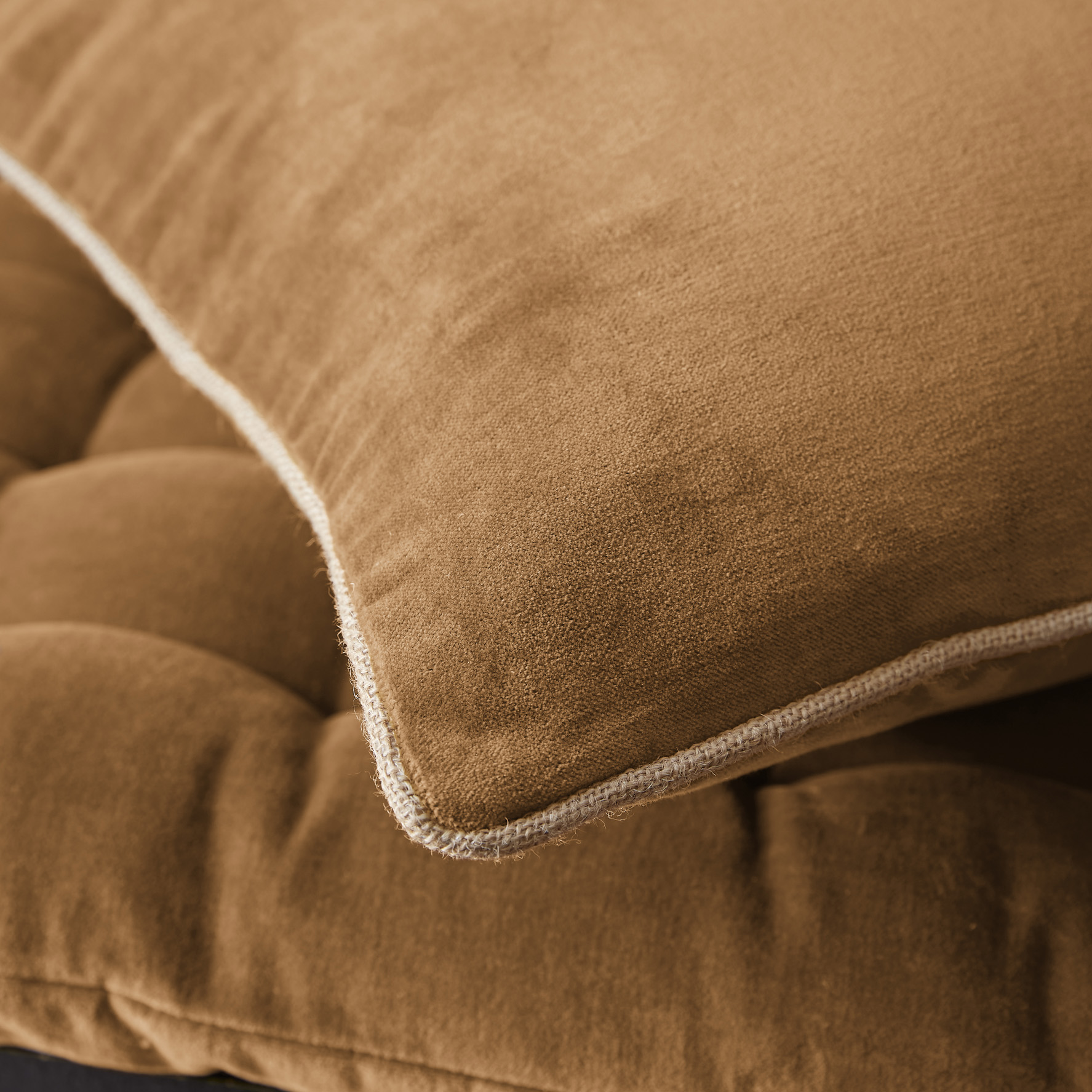 Coussin velours Cesar Camel