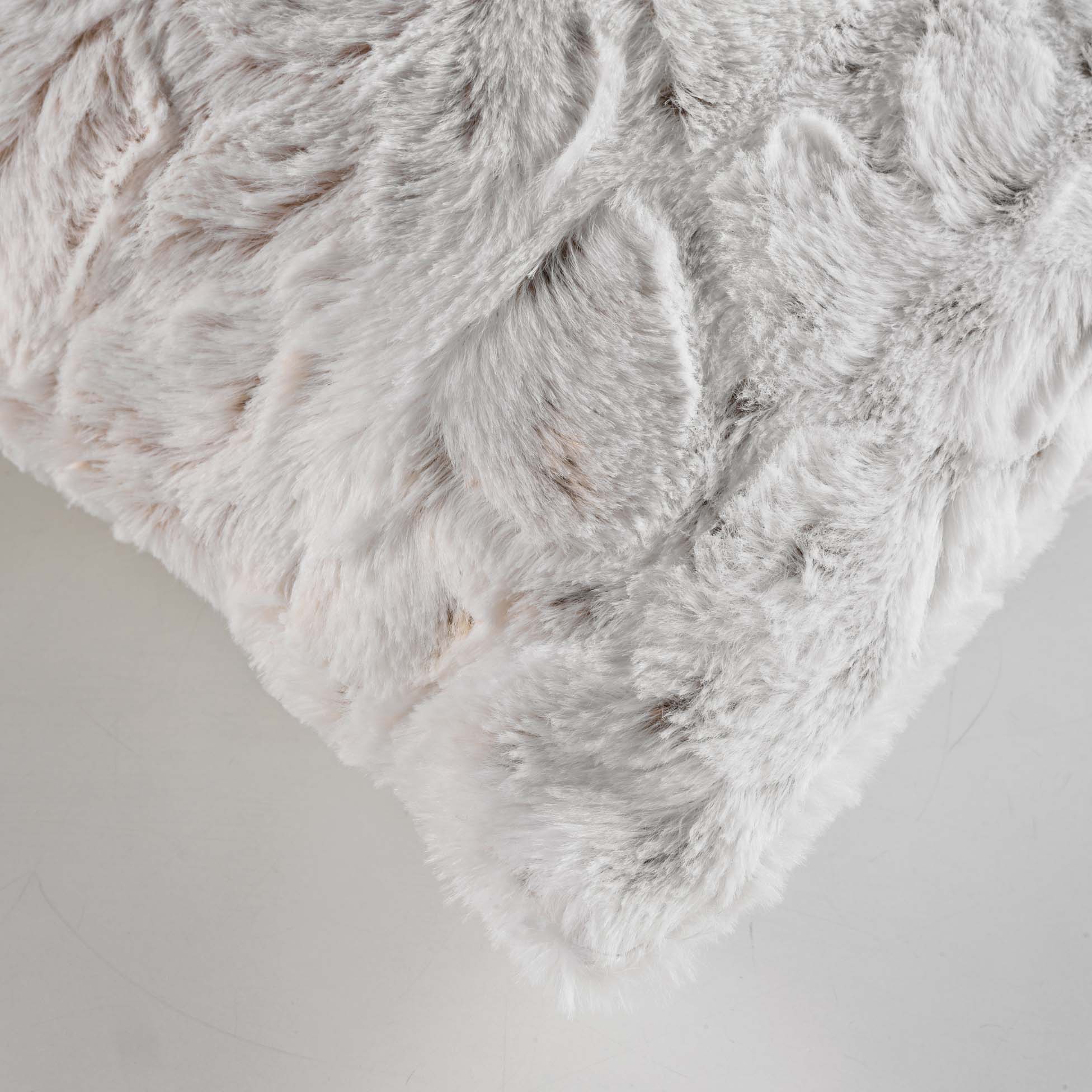 Housse de coussin imitation fourrure 40 x 40 cm Douceur Alaska