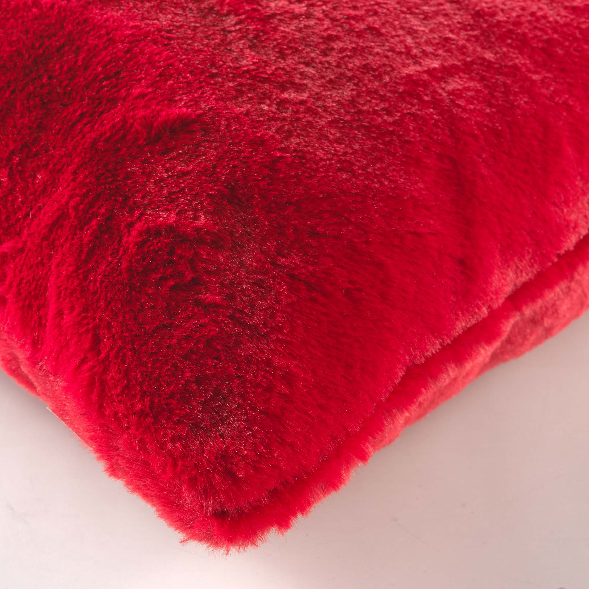 Housse de coussin a poils doux 40 x 40 cm Caresses rouge