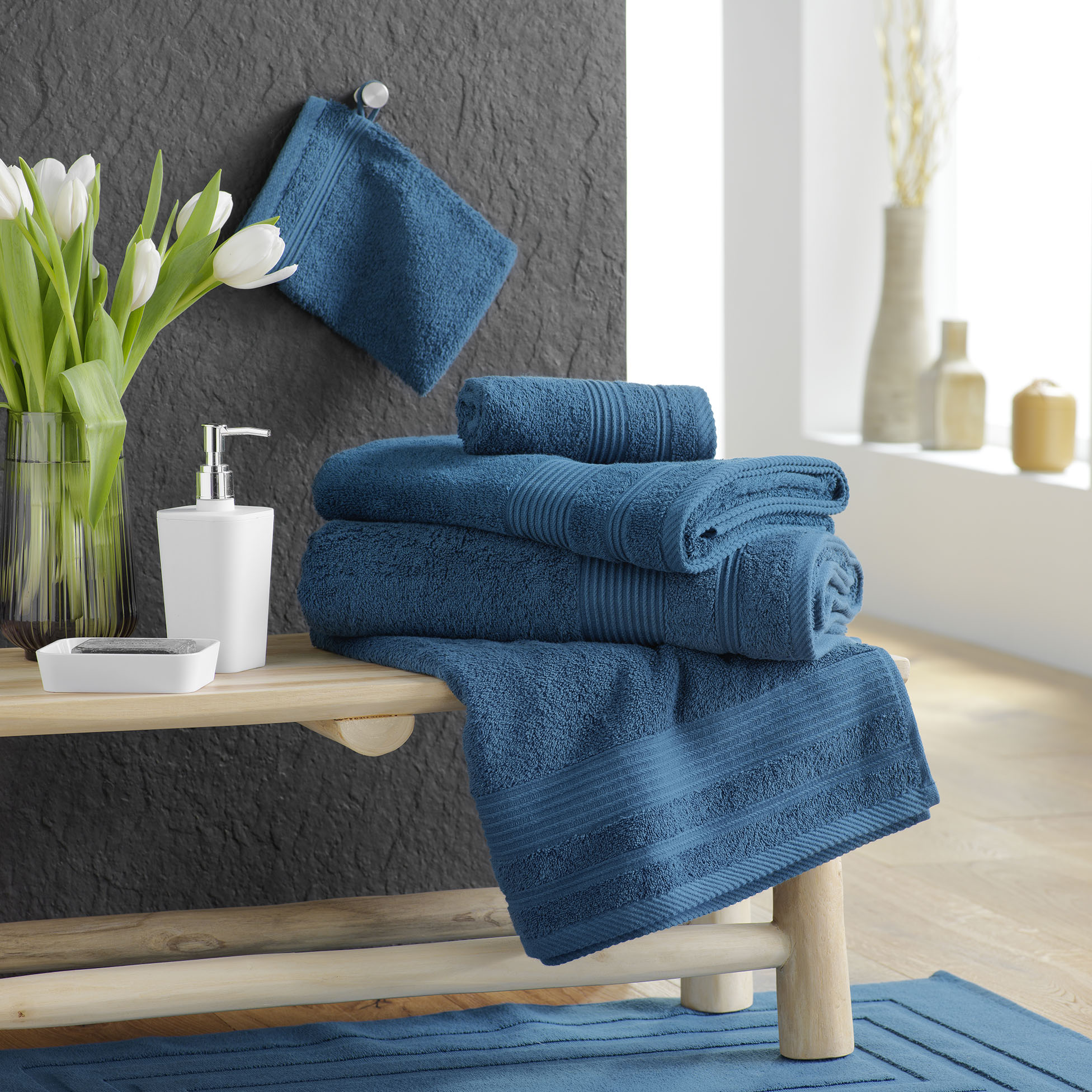 Serviette ou drap de douche 70 x 130 cm Tendresse bleu saphir