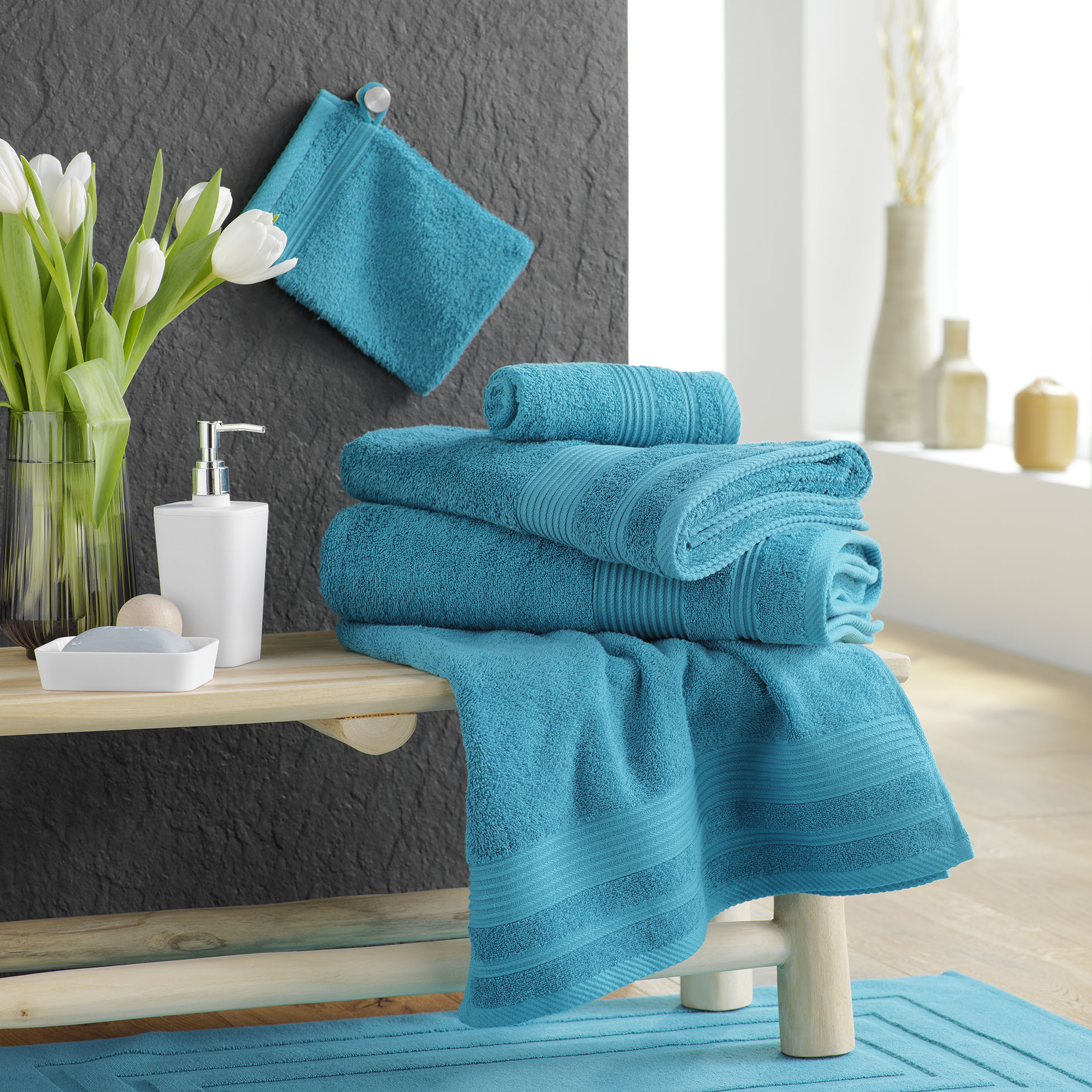 Serviette ou drap de douche 70 x 130 cm Tendresse bleu paon