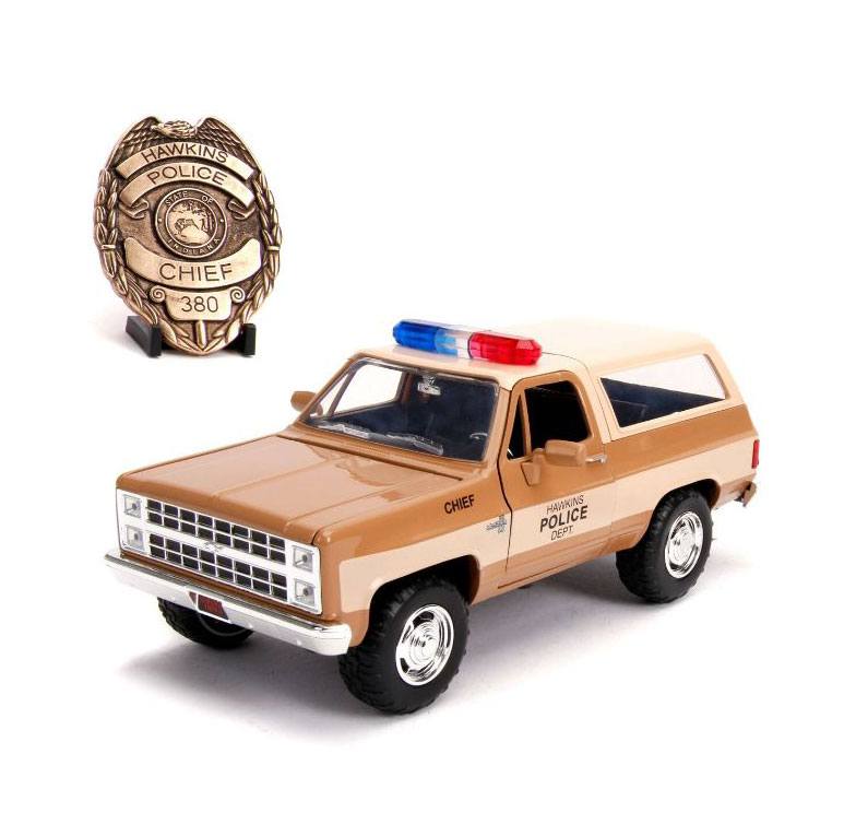 Stranger Things 1/24 Chief Hopper\'s 1980 Chevy K5 Blazer mtal avec badge