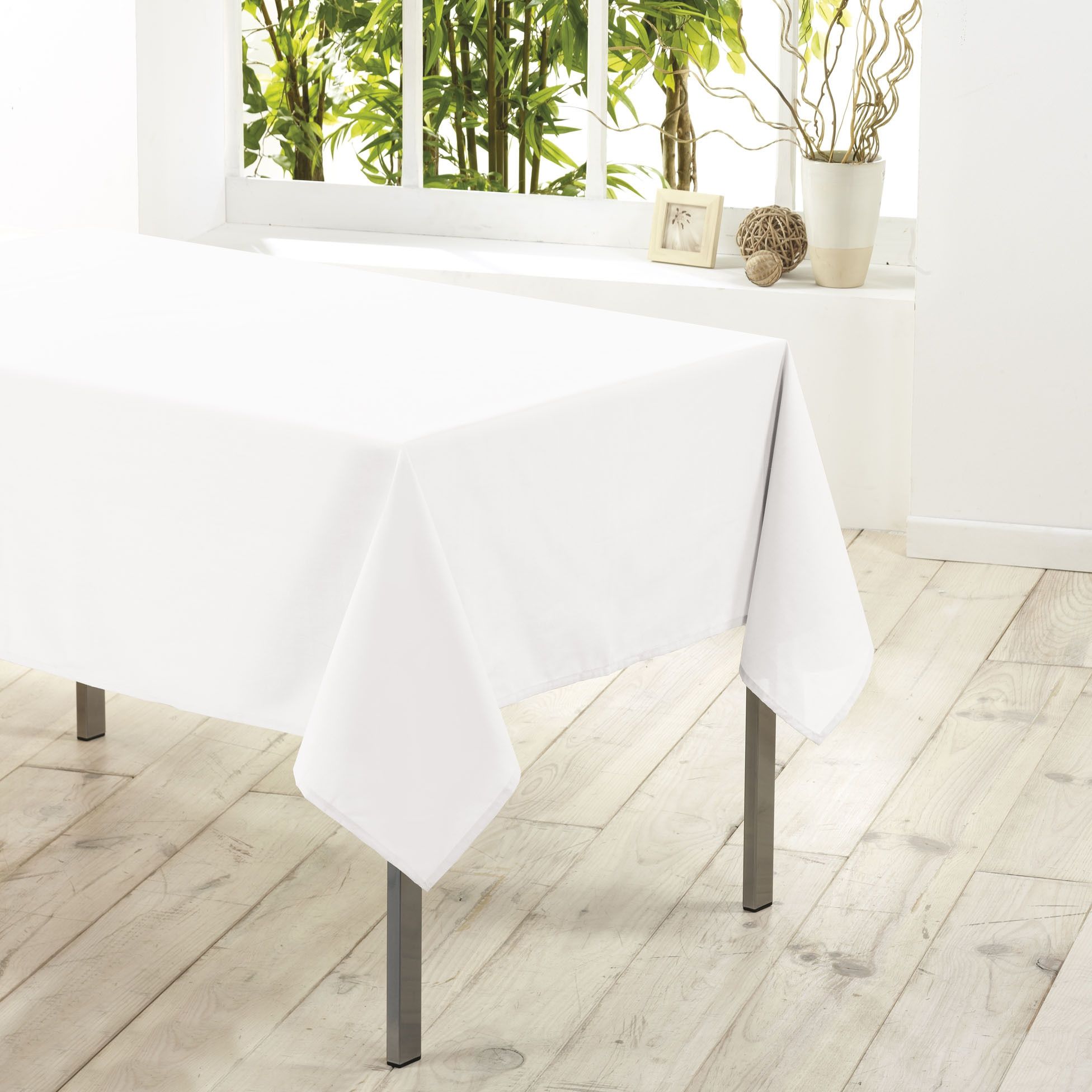 Nappe rectangle polyester blanche 140 x 200 cm