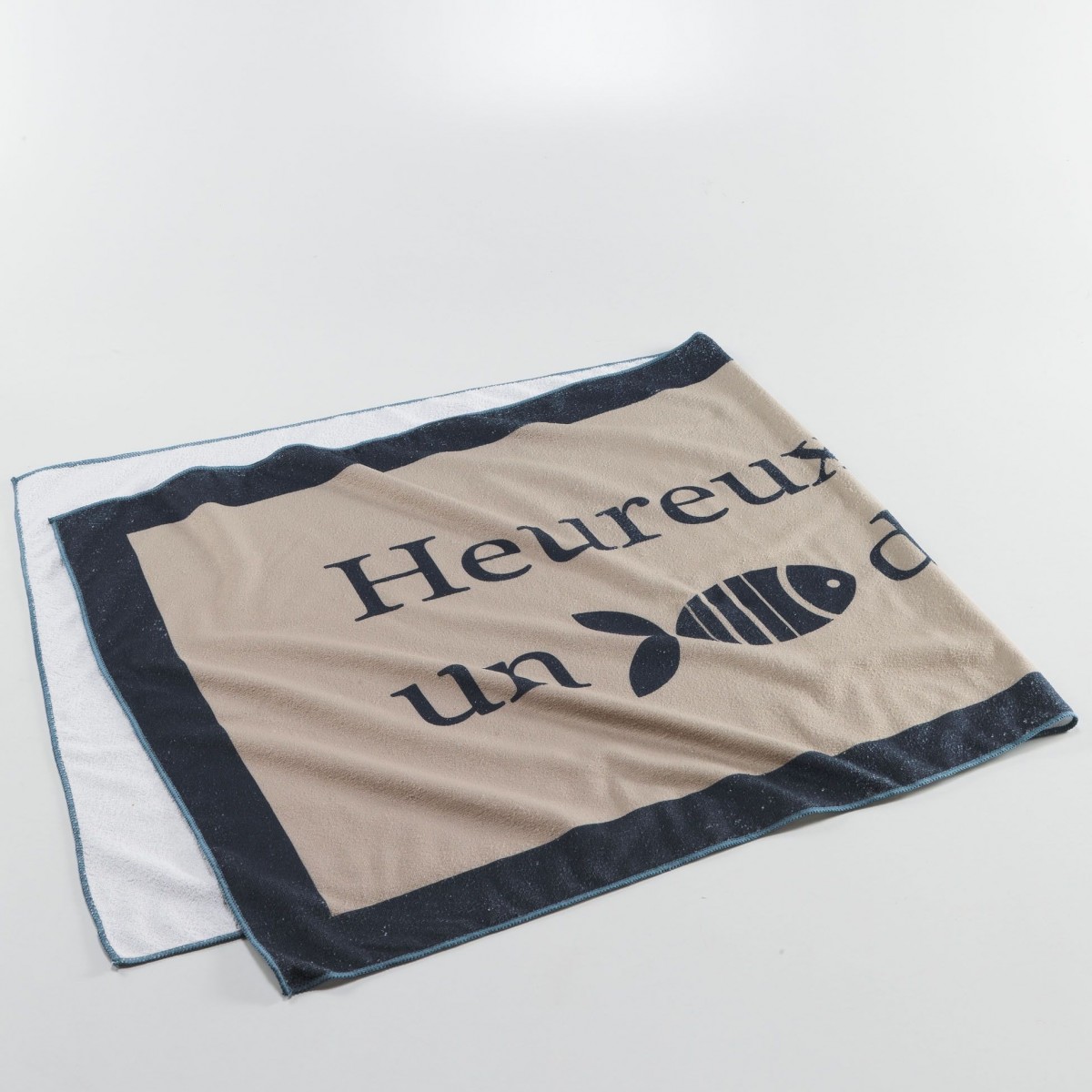 Serviette de plage imprime fish taupe 70 x 150 cm