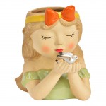 Vase petite fille et colombe en faience 15 x 16 cm beige